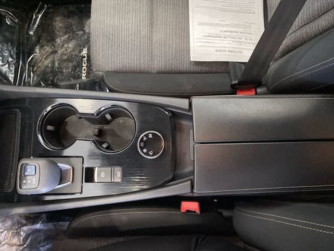 Used 2021 Nissan Rogue S AWD/4WD image 31