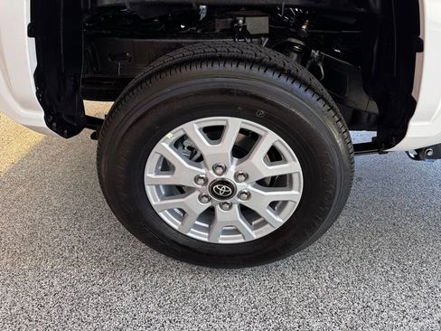 Used 2026 Toyota Tacoma SR5 AWD/4WD image 12