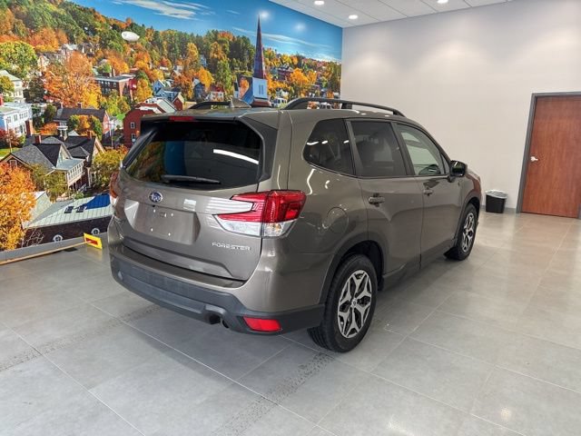Used 2021 Subaru Forester Premium AWD/4WD image 6