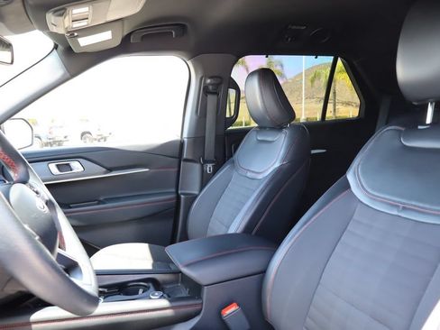 Used 2025 Ford Explorer ST-Line w/ Premium Package RWD image 17