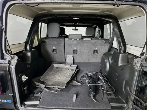 Used 2023 Jeep Wrangler Unlimited w/ Convenience Group image 26