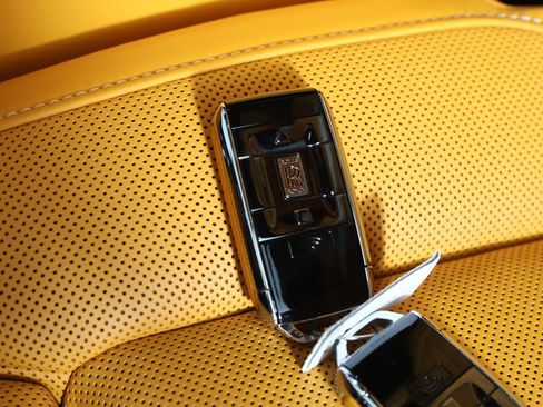 Certified 2025 Rolls-Royce Cullinan AWD/4WD image 38