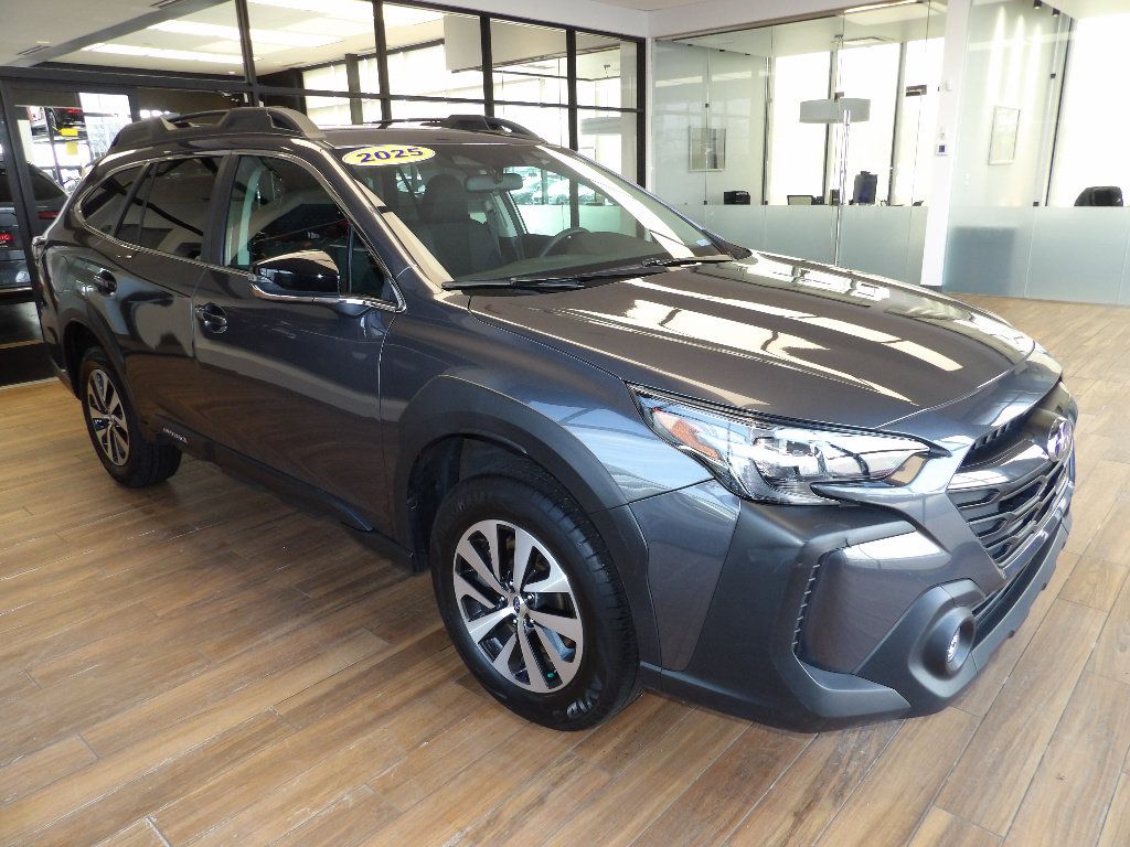 Used 2025 Subaru Outback Premium AWD/4WD image 3