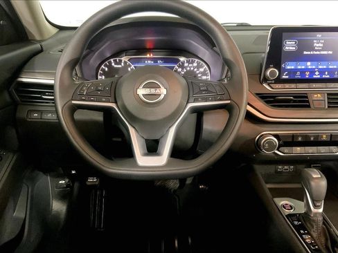 Used 2025 Nissan Altima 2.5 SV FWD image 5