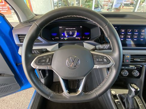 Used 2023 Volkswagen Taos SE w/ Panoramic Sunroof Package FWD image 20
