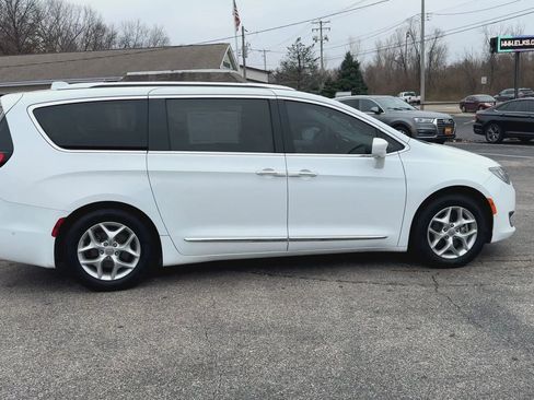 Used 2018 Chrysler Pacifica Touring-L Plus w/ Advanced Safetytec Group image 9