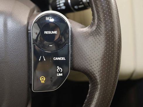 Used 2020 Land Rover Range Rover Sport SE image 37