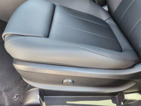 New 2026 Mercedes-Benz GLB 250 4MATIC image 9