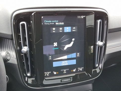 Used 2022 Volvo XC40 T5 R-Design w/ Advanced Package image 16