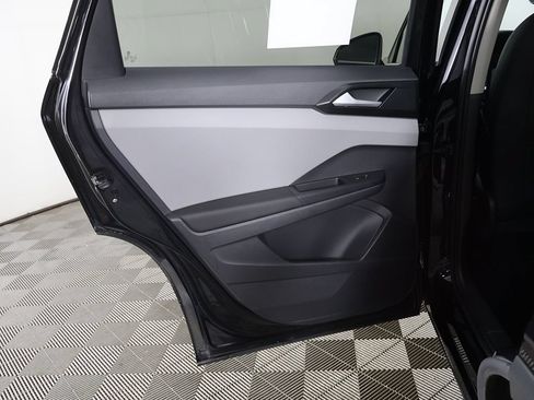 Used 2022 Volkswagen Taos SEL w/ Panoramic Sunroof Package AWD/4WD image 26