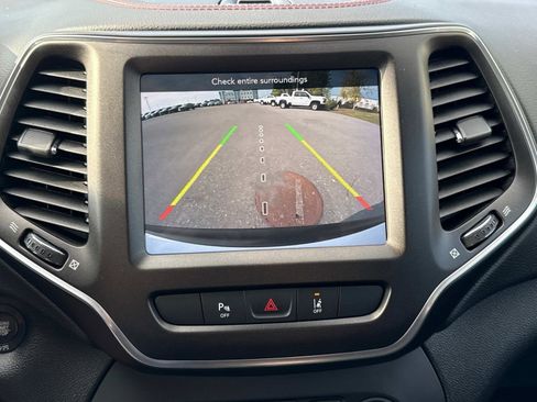 Used 2022 Jeep Cherokee Trailhawk w/ Comfort/Convenience Group image 4