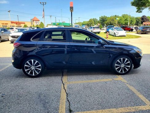 Used 2018 Hyundai Elantra GT FWD image 4