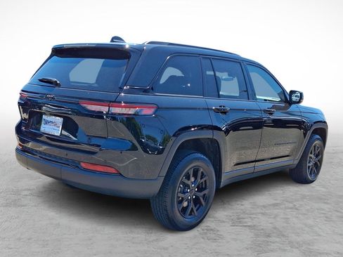 Certified 2025 Jeep Grand Cherokee Altitude AWD/4WD image 5
