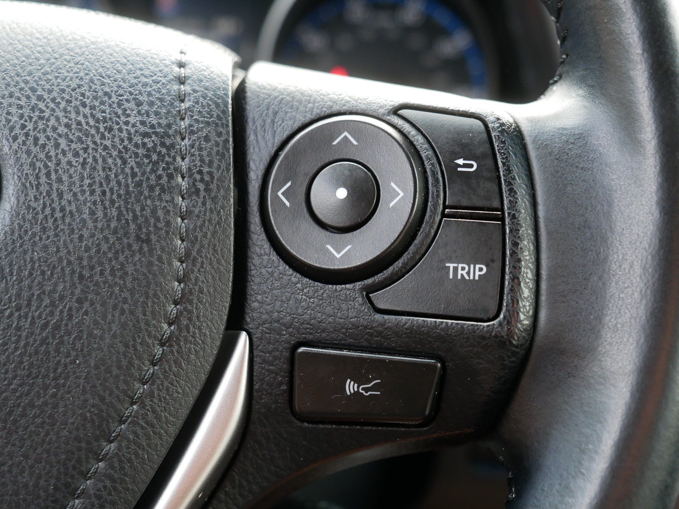 Used 2018 Toyota RAV4 XLE FWD image 29