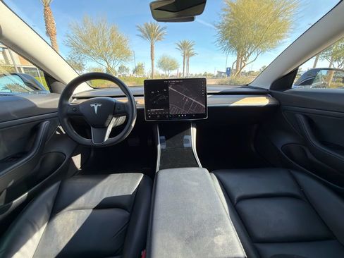 Used 2020 Tesla Model 3 Standard Range image 11
