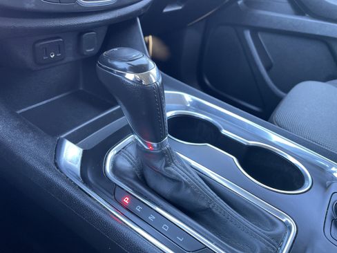 Used 2020 Chevrolet Traverse LT w/ Driver Confidence II Package image 14