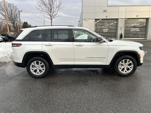 Certified 2022 Jeep Grand Cherokee Limited image 9