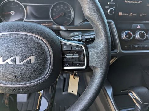 Used 2023 Kia Sorento LX image 23