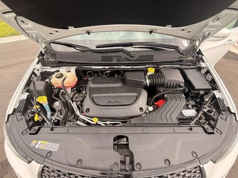 Used 2022 Chrysler Pacifica Touring-L AWD/4WD image 15