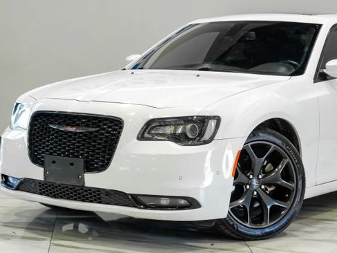 Used 2022 Chrysler 300 S RWD image 7