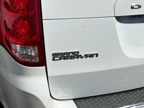 Used 2014 Dodge Grand Caravan SXT FWD image 8