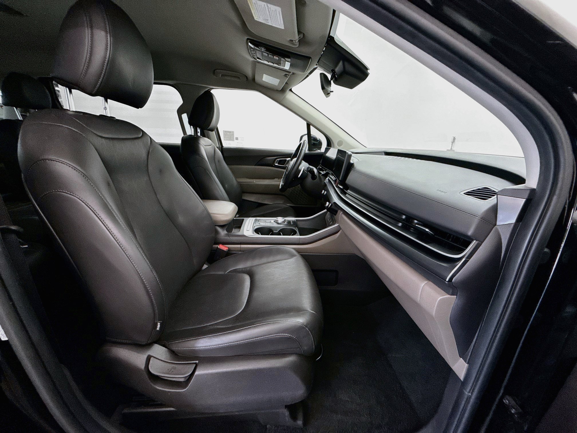 Used 2026 Kia Carnival LXS FWD image 33