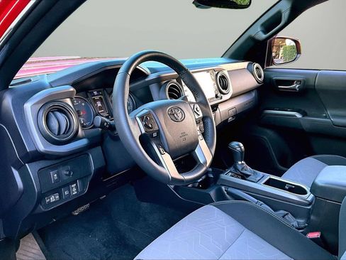Used 2022 Toyota Tacoma TRD Sport AWD/4WD image 18
