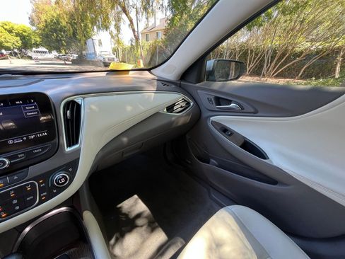 Used 2024 Chevrolet Malibu LT image 35