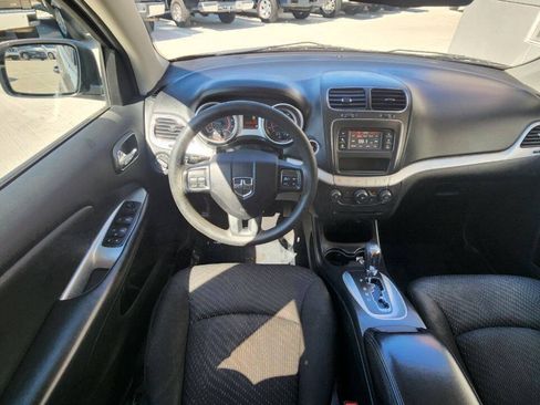 Used 2019 Dodge Journey SE FWD image 12