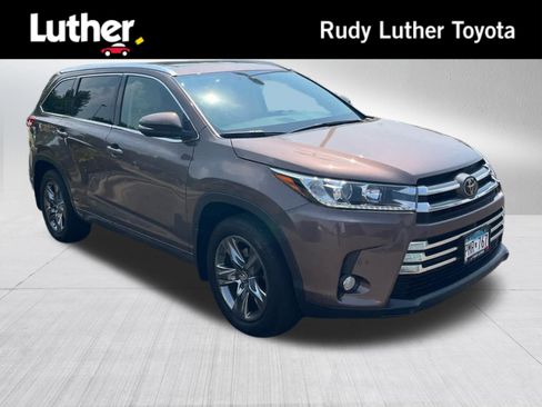 Used 2017 Toyota Highlander Limited Platinum AWD/4WD image 1