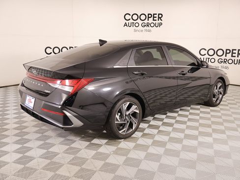 Used 2024 Hyundai Elantra Limited image 22