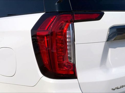 Used 2022 GMC Yukon XL AT4 image 28