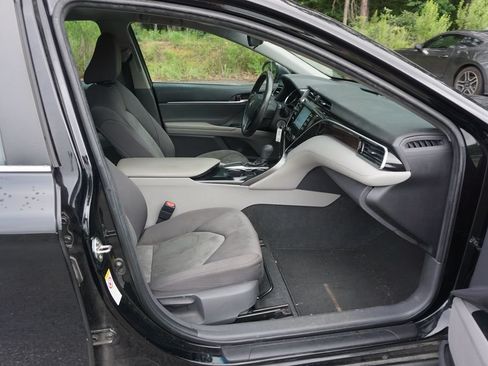 Used 2018 Toyota Camry LE FWD image 13