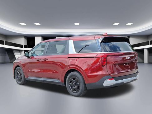 Used 2025 Kia Carnival FWD image 3