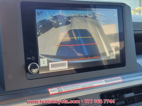 Certified 2025 Toyota Tacoma SR5 image 21