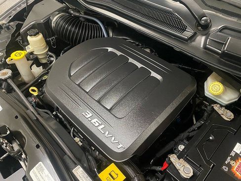 Used 2016 Chrysler Town & Country Touring image 20