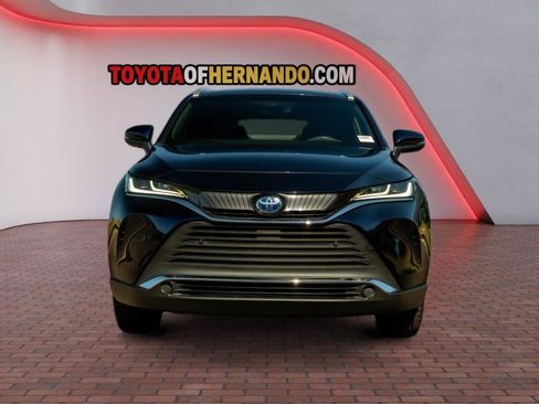 Used 2022 Toyota Venza XLE AWD/4WD image 2