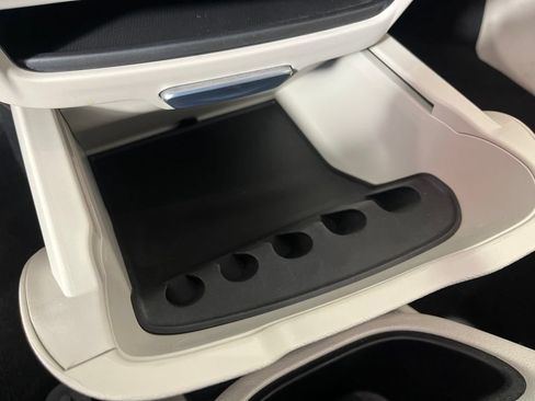 Used 2023 Chrysler Pacifica Touring-L FWD image 37