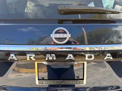 Used 2022 Nissan Armada SL w/ Captain's Chairs Package image 9