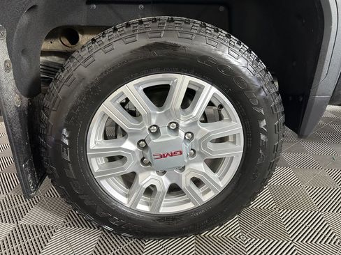 Used 2024 GMC Sierra 2500 SLT w/ SLT Convenience Package AWD/4WD image 11