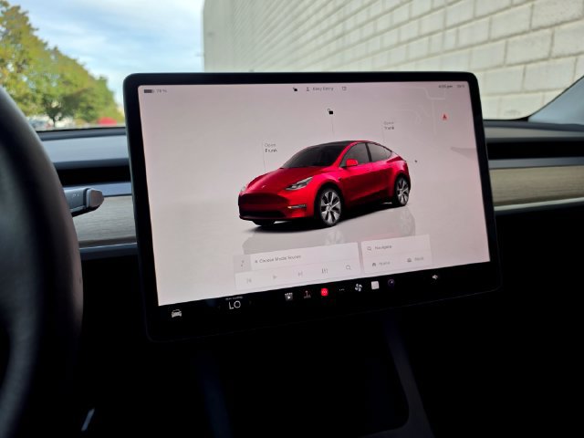 Used 2024 Tesla Model Y Long Range AWD/4WD image 44