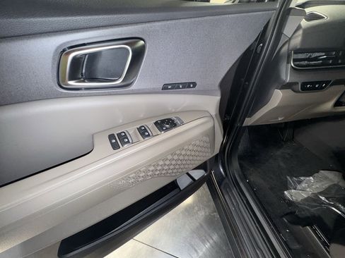 New 2026 Kia Carnival EX image 17