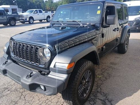Used 2024 Jeep Wrangler Unlimited Sport AWD/4WD image 7