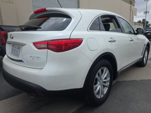 Used 2017 INFINITI QX70 AWD image 2