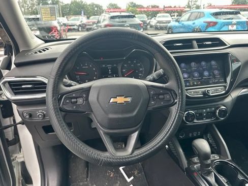 Used 2023 Chevrolet TrailBlazer LT w/ Convenience Package FWD image 12
