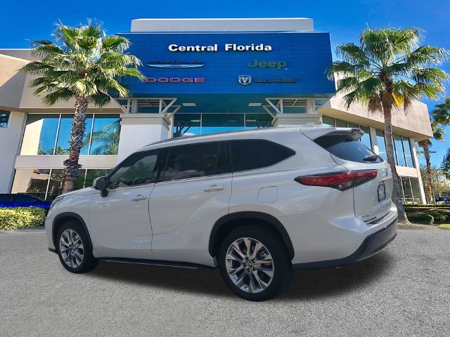 Used 2023 Toyota Highlander Limited FWD image 7