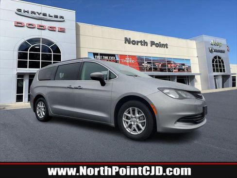 Certified 2020 Chrysler Voyager Lxi FWD image 1