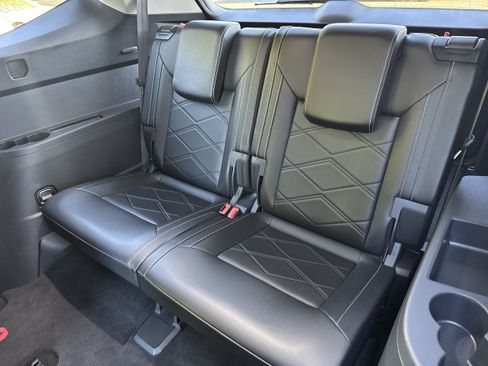 Used 2024 Volkswagen Atlas SE AWD/4WD image 10