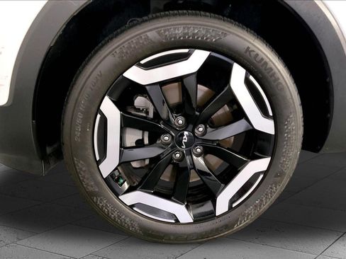 Certified 2025 Kia Telluride S FWD image 9