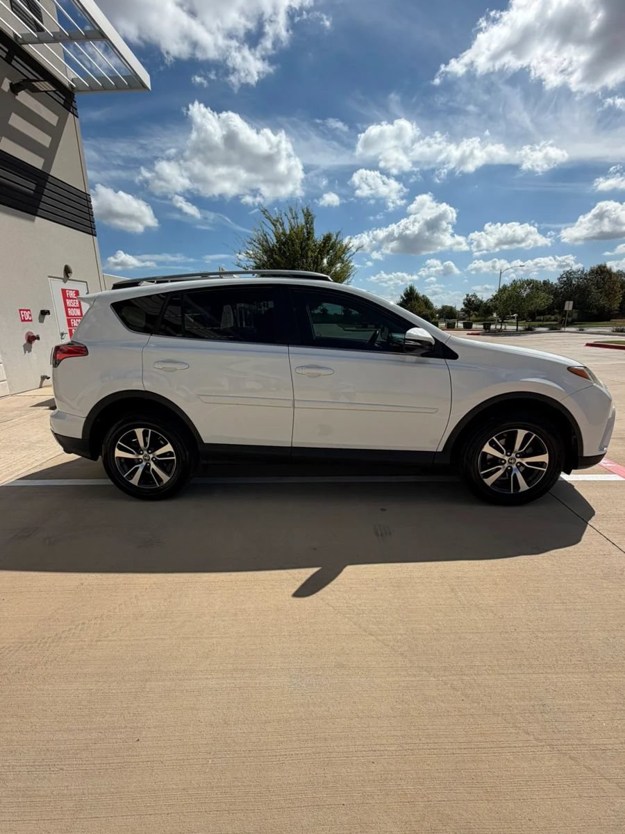 Used 2017 Toyota RAV4 XLE FWD image 7